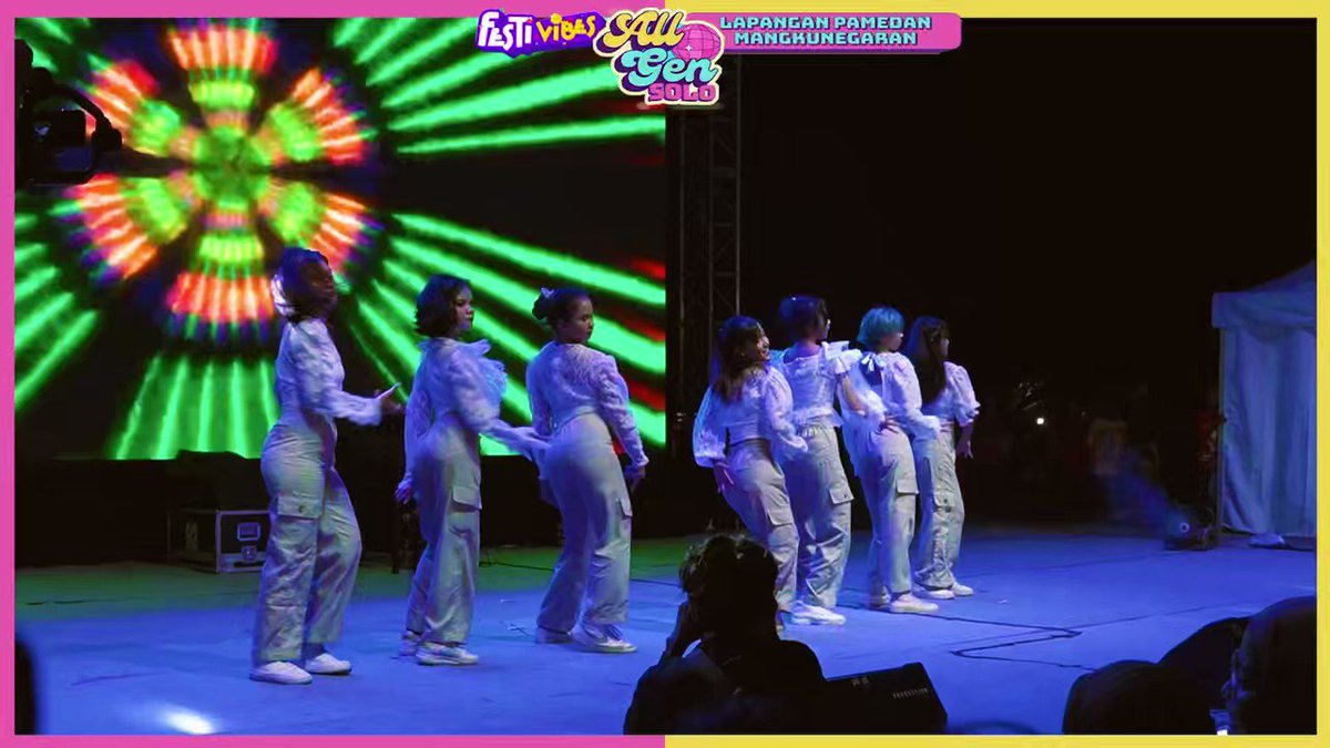 Solo nggak hanya jadi Kota Budaya, namun di kota ini juga digelar ‘sejuta festival’! Nah, kali ini FESTIVIBES All Gen hadir untuk pertama kalinya di Kota Solo. Event ini ditujukan untuk komunitas K-pop dari berbagai generasi, gender dan juga genre.