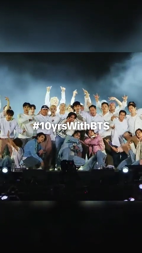 💜 Join the #10yrsWithBTS jgn gnggu 💜 10년동안 우리가 쌓아온 추억과 히트곡들이 얼마나 많게요❔ #10yrsWithBTS 를 사용해 다양하고 재미있는 틱톡 영상을 공유하고 컴필레이션 비디오에 피처링되는 기회도 놓치지 마세요! 👉 #2023BTSFESTA #BTS10thAnniversary