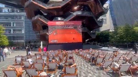 Tennis fans in NY have been enjoying Roland Garros at Hudson Yards. 🎾 @_hudsonyardsnyc | #RolandGarros