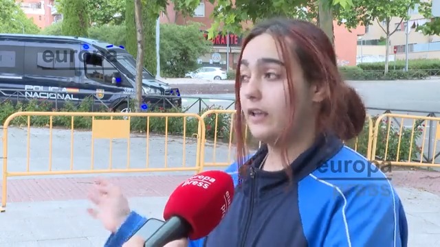 Paula, una de las okupas de Alcobendas que acaban de ser desalojados: “Van siempre a los que menos tenemos. Yo trabajo pero muchos no tenemos donde ir. No merecemos esto. A nosotros nos dijeron que esto era legal, nos cobraron y desaparecieron”