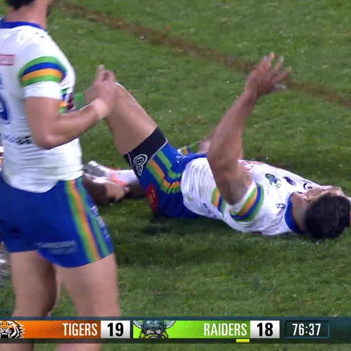 Tigers fans were IRATE with this late Raiders penalty! ๐ฌ #NRLTigersRaiders | FREE on 9Now: #9WWOS #NRL