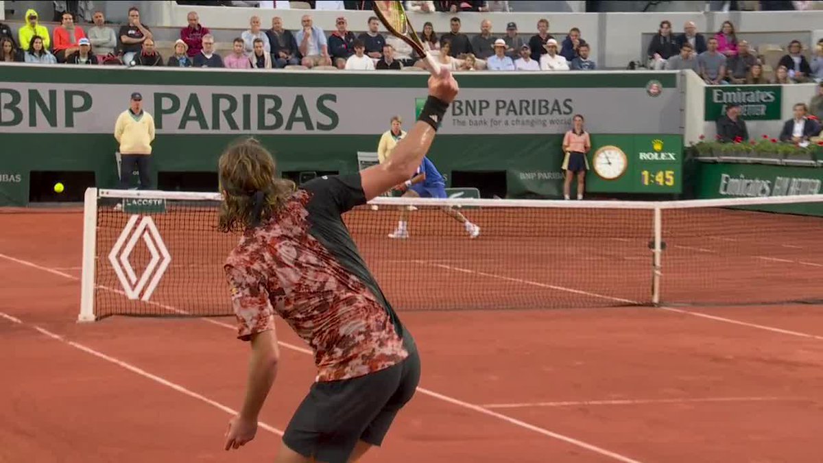 Paren todos los videos de recopilación post Roland Garros. Este revés de Tsitsipas es el mejor punto del torneo FIJO.