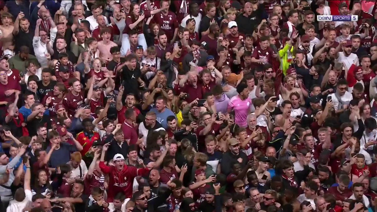 Superbes images à Metz, qui devrait, sauf miracle, monter en Ligue 1. 🤩 🎥 beIN SPORTS