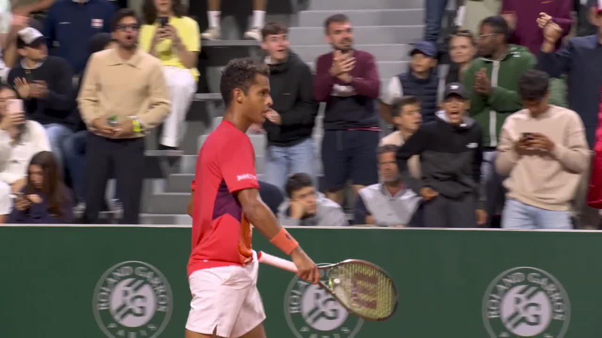 ¡OLÉ, OLÉ, OLÉ, OLÉ, JUANPI, JUANPI! ¡VARILLAS ES LOCAL EN ROLAND GARROS! Súmate EN VIVO por #StarPlusLA.