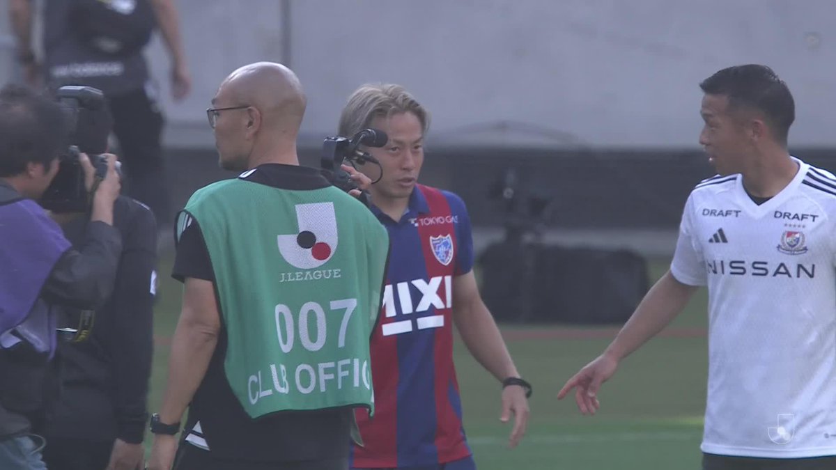 ／ ＦＣ東京 仲川輝人 選手が 古巣 横浜Ｆ・マリノスの選手たちと挨拶🤝 ＼ 元チームメイトの喜田拓也 選手とユニフォーム交換を行いました👕🌟 FC東京【公式】 #東京が熱狂 横浜F･マリノス【公式𝕏】 仲川輝人