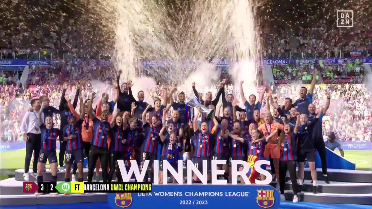 ALEXIA PUTELLAS LIFTS THE #UWCL TROPHY 🏆💙❤️ #UWCLFinal