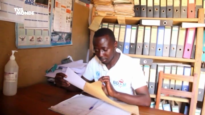 Dans l'est de la RDC, les ADF recrutent de force des mineurs après les avoir enlevés. Ces 10 dernières années, la division des Affaires sociales du territoire de Beni dit avoir documenté au moins 2900 cas d'enfants kidnappés et enrôlés de force au sein de la milice.