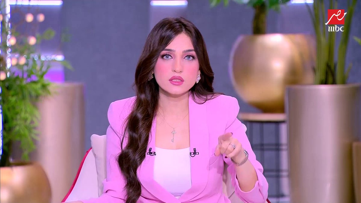 ياسمين عز : لو انتي سيدة لبنانية جميلة قولي لجوزك يا فينيقي .. الفرعون بتاعنا احنا بس .. ومتنسيش تأكليه فتوش ومنقوش !! مجانا وبدون اشتراك على شاهد #كلام_الناس #MBCMASR