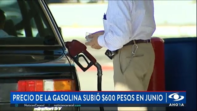 Hoy el país amaneció con un alza en el precio en el galón de la gasolina de 600 pesos. El precio del ACPM se mantiene. El ministro de Hacienda, Ricardo Bonilla, dijo que los incrementos seguirán. Más en