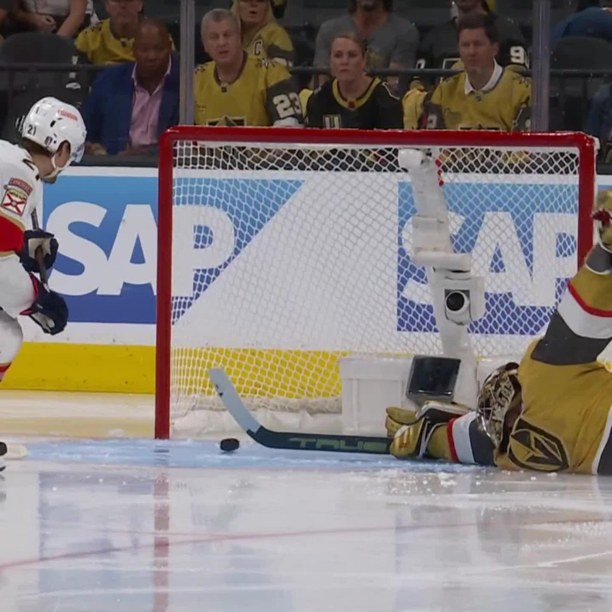 WHAT A SAVE BY ADIN HILL 🚫😱