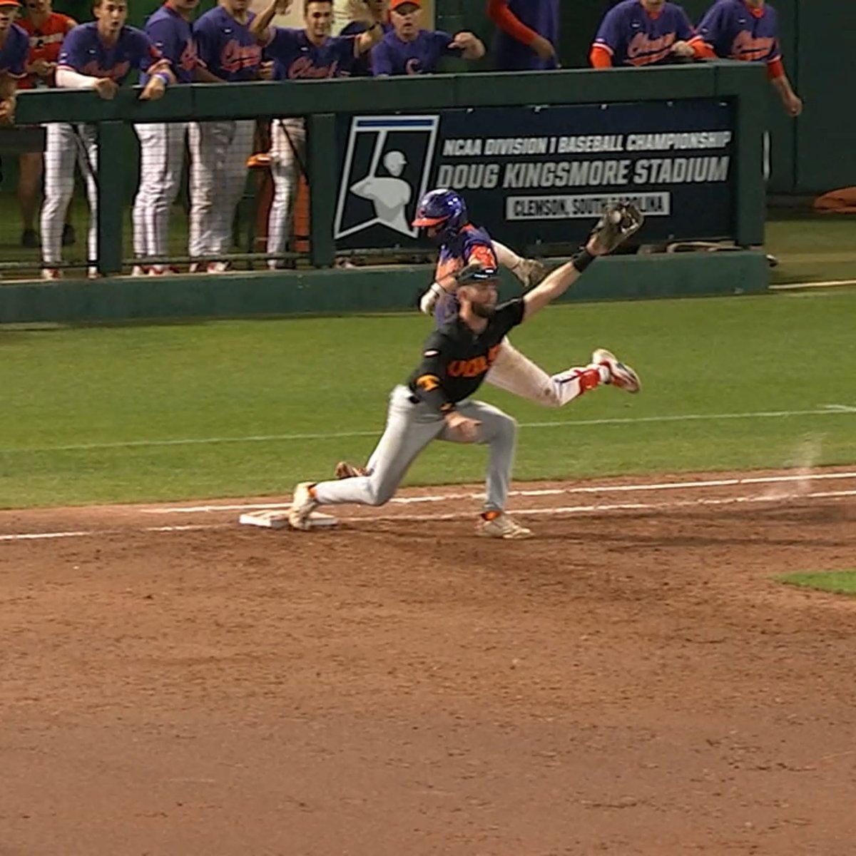 WE PLAY ON‼️😱Tennessee Baseball Tennessee completes the double-play to spoil the potential walk-off for Clemson in the 10th!