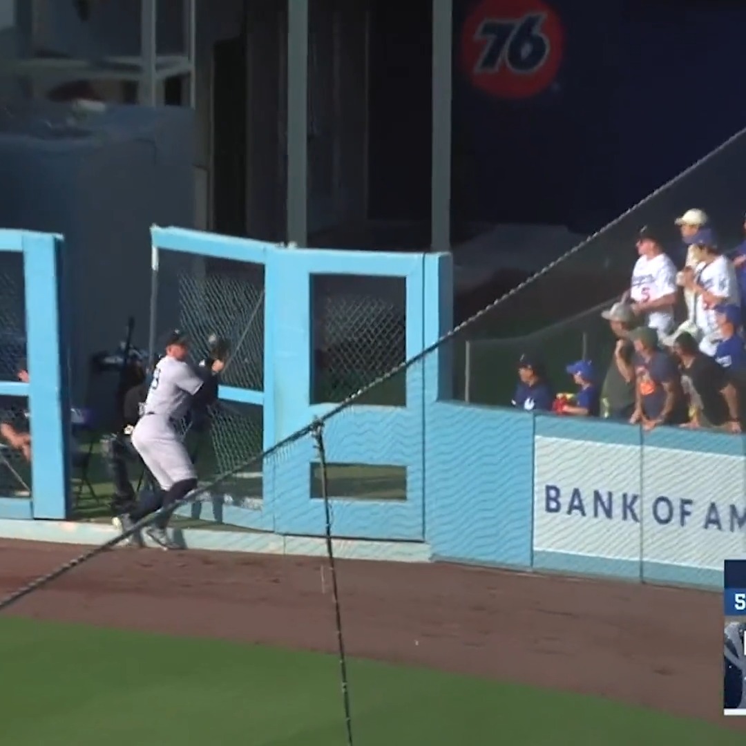 .Aaron Judge quite literally runs through a wall for his team. 😱