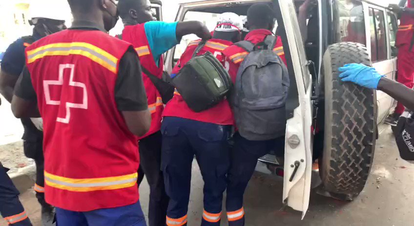 Donnons de la force à nos braves secouristes ⛑️ de la Croix-Rouge Dakar qui abattent un travail titanesque. #FreeSenegal