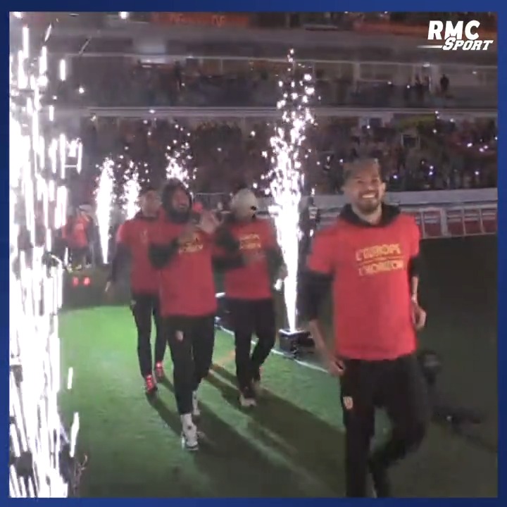 🔴🟡 Quelle ambiance survoltée à Bollaert ! Après leur victoire à Auxerre, les Lensois ont été accueillis par près de 15 000 spectateurs pour leur retour à 3h du matin. Tour d'honneur, chants avec le public, feu d'artifice.. L'atmosphère était magique dans l'écrin nordiste.
