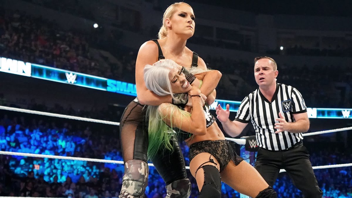.@LaceyEvansWWE and ZV battle it out for a spot in the #MITB Ladder Match. #SmackDown