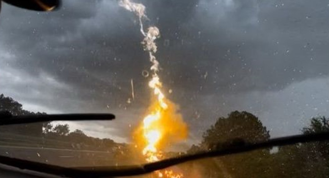This impressive video of a lightning apparently striking two cars, is a proof you're relatively safe not thanks to the tires, but because a car is a Faraday cage [read more: [📽️ LSC/Michaelle Paul Whalen, Florida, July 1, 2022]