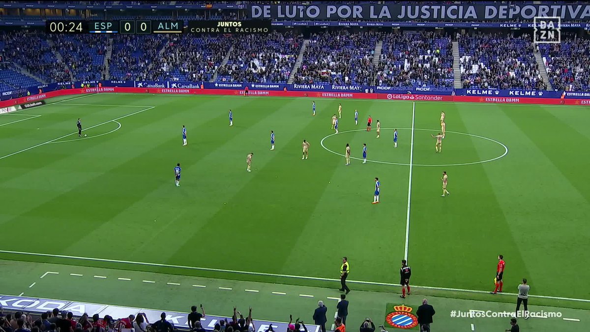La protesta del RCD Espanyol de Barcelona No jugaron el primer minuto del partido como señal de indignación al tiempo que su afición aplaudía #LaLigaEnDAZN ⚽️