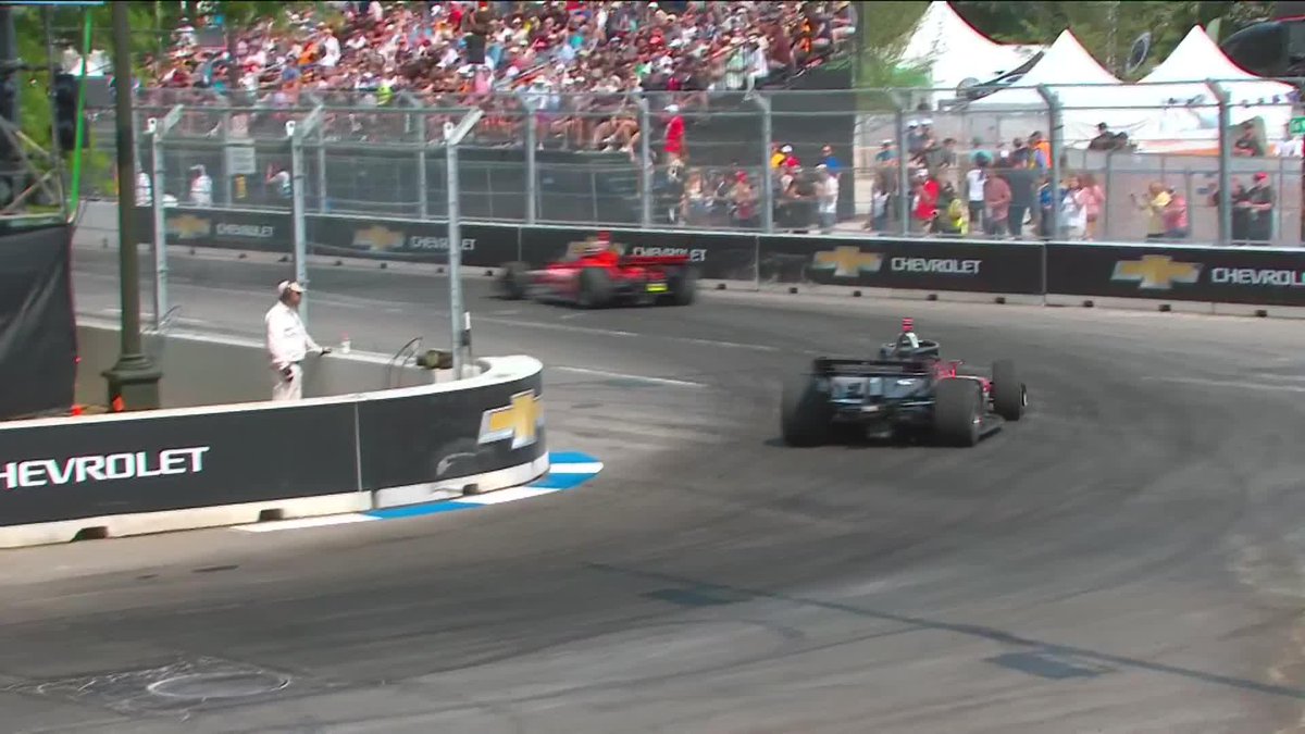 Y recuerden amigos, por cada carrera espantosa de F1 por la mañana, hay un carreron de IndyCar por la tarde. Todavía están a tiempo de unirse al lado oscuro... #IndyCar #DetroitGP