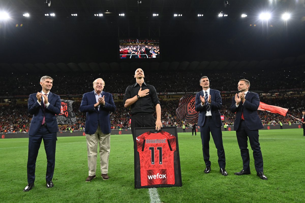 San Siro's final tribute to 𝙕𝙡𝙖𝙩𝙖𝙣 𝙄𝙗𝙧𝙖𝙝𝙞𝙢𝙤𝙫𝙞𝙘́ 🌟 #SempreMilan
