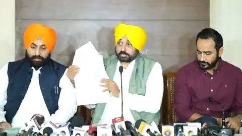 ਪੰਜਾਬ ਯੂਨੀਵਰਸਿਟੀ ਦੇ ਕੇਂਦਰੀਕਰਨ ਦੇ ਖਿਲਾਫ਼ ਮੈਂ ਦੋ ਚਿੱਠੀਆਂ ਕੇਂਦਰੀ ਤੇ ਗ੍ਰਹਿ ਮੰਤਰੀ ਸਾਬ੍ਹ ਨੂੰ ਲਿਖੀਆਂ…ਪੰਜਾਬ ਵਿਧਾਨ ਸਭਾ ‘ਚ ਮਤਾ ਲਿਆਂਦਾ ਗਿਆ…ਅਸੀਂ ਪੰਜਾਬ ਯੂਨੀਵਰਸਿਟੀ ਨੂੰ ਕਿਸੇ ਕੀਮਤ ‘ਤੇ ਪੰਜਾਬ ਨੂੰ ਖੋਹਣ ਨਹੀਂ ਦੇਵਾਂਗੇ…