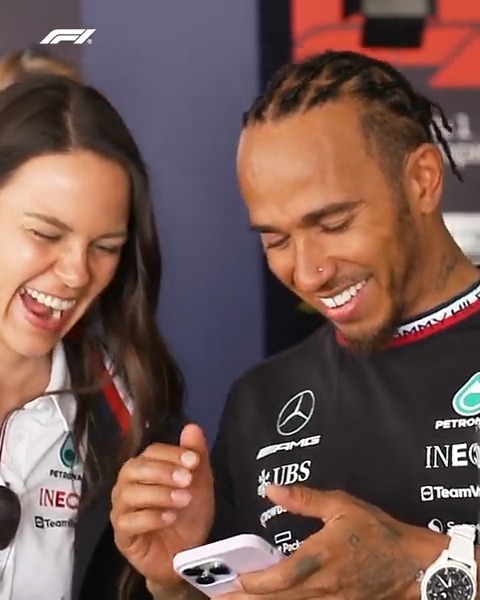 Lewis is not a fan of Carlos' bucket hat! 🌶️😆 #SpanishGP #F1