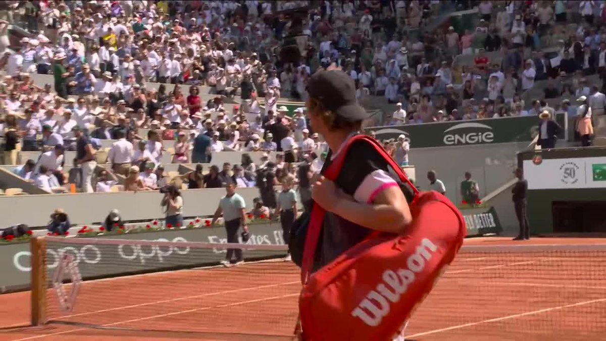 ¡Así es Nico! Te tienes que ir de #RolandGarros con la cabeza bien alta. 👏🇨🇱 #ESPNenStarPlus ▶️