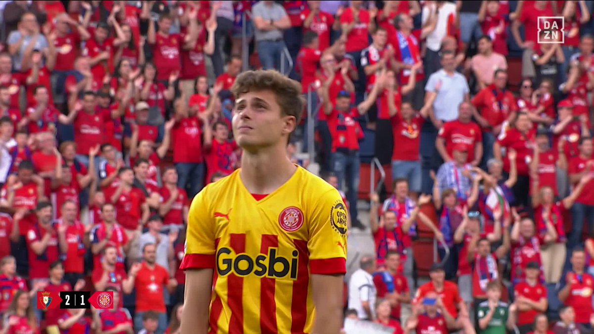 Una de las imágenes más emotivas que nos deja el final de LALIGA 👏🏻 El agradecimiento de Rodrigo Riquelme a la afición del Girona FC tras una temporada sensacional ❤️🤍 #LaLigaEnDAZN ⚽