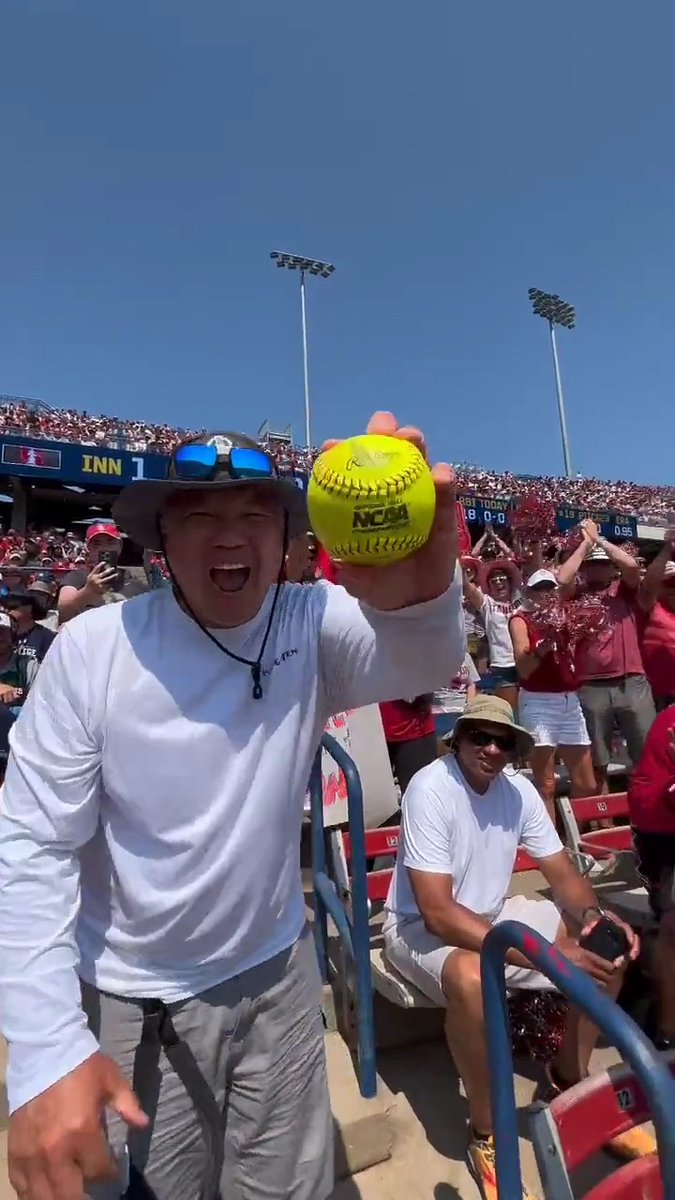 Nothing like this tradition! ❤️🥎 kylie #WCWS x Stanford Softball