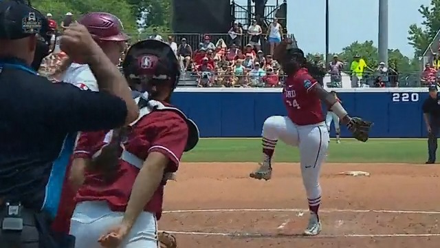 Too cold! 🥶 NiJaree Canady #WCWS x 🎥 ESPN / Stanford Softball