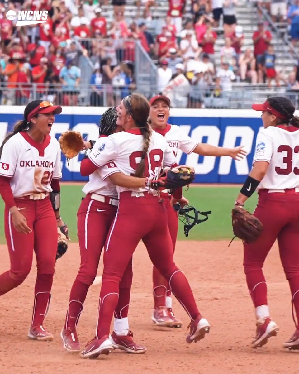 The reaction! 🤩 #WCWS x Oklahoma Softball