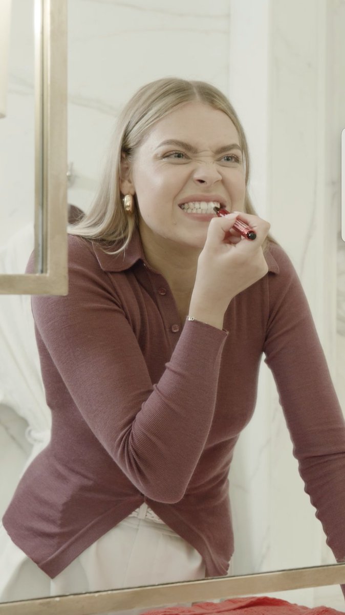 Unsurprisingly, witnessing #MillieFord—TikTok’s funniest teacher—preparing herself for a black-tie gala is an absolute giggle. Here, Ford hilariously breaks down her red carpet routine for Vogue: #Sponsored #ColgateAUS #SmileOutLoud #OpticWhite #FlexLight