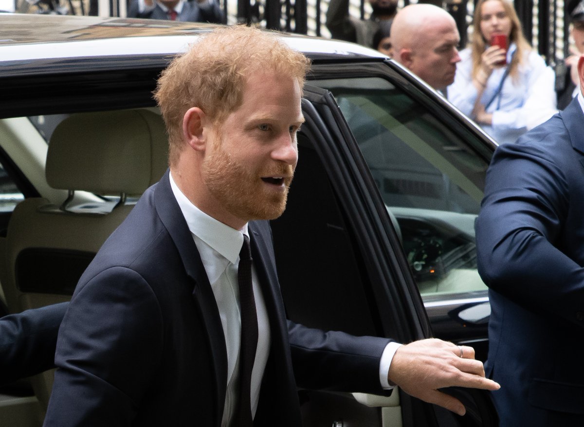 “Prince Harry is an entitled, rich, namby-pamby fool!” Mike Graham gives his verdict as Prince Harry has arrived at the High Court to give evidence against the publisher of the Mirror. Mike Graham 🇬🇧