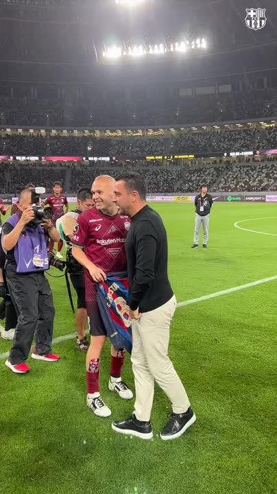 Andrés Iniesta and the team! 🫶