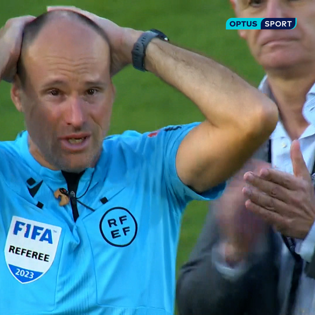 Last weekend, Antonio Mateu Lahoz retired from refereeing after 15 years and 288 games in La Liga. He was moved to tears after being given a standing ovation from the crowd and a guard of honour by both sets of players as he left the pitch.