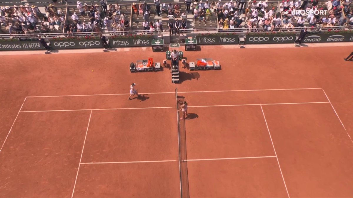 Non è arrivata la stretta di mano tra Svitolina e Sabalenka, con quest'ultima ferma a rete, l'ucraina tira dritto #EurosportTENNIS | #RolandGarros | #Sabalenka | #Svitolina
