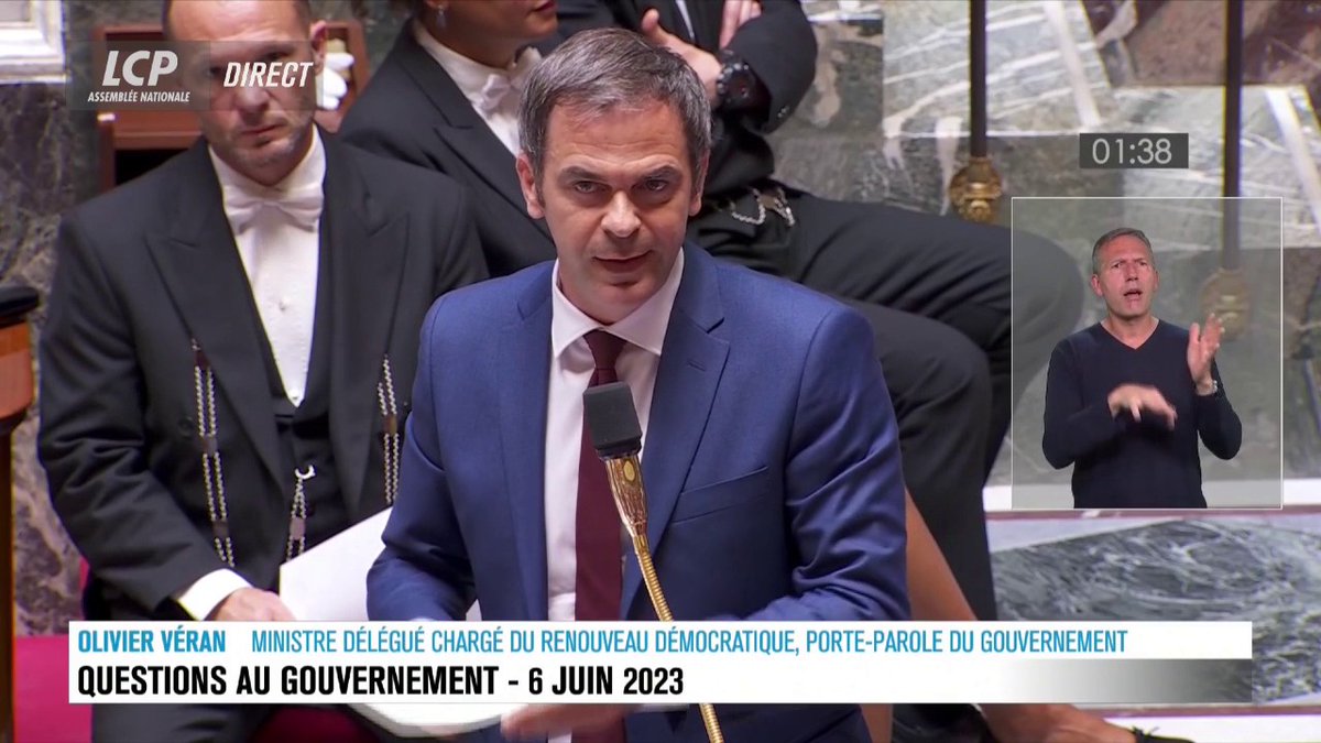"Les liens entre le Rassemblement national, Marine Le Pen et la Russie de Vladimir Poutine sont connus", renchérit Olivier Véran, avant de s'adresser à la présidente du groupe RN, l'apparentant au "pantin de Monsieur Poutine". #DirectAN #QAG