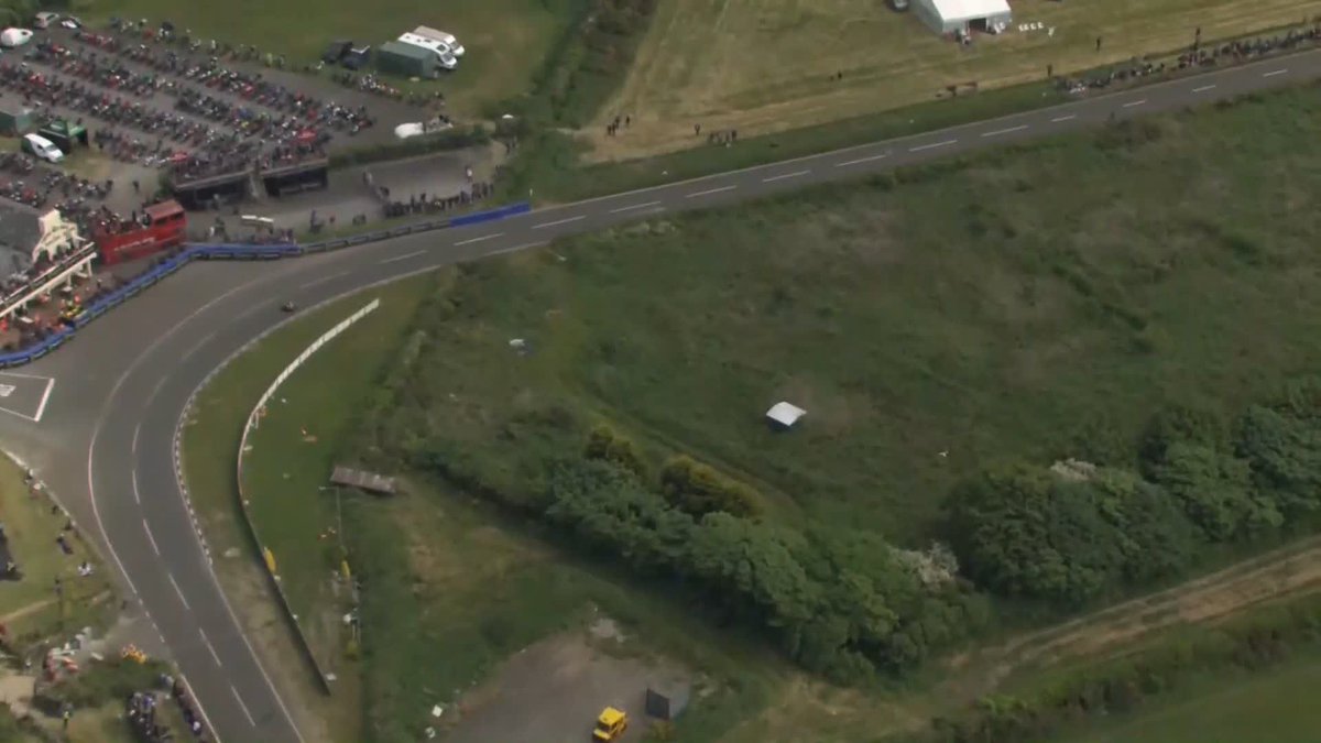Peter Hickman is putting on a lovely show here 😍 #TT2023