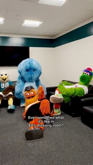Sneak peak inside Ed's dressing room in Philly... Gritty #PhilliePhanatic #SwoopTheEagle #MascotLife