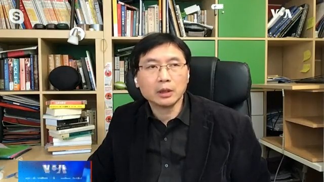 武汉一名小学生在校内被老师开车撞死,妈妈想讨公道却遭国保威胁和网络霸凌,想不开寻短离世,引爆舆论关注,连胡锡进都发贴谴责网暴,时评作家长平警告,若只谴责网暴却忽略中共对网络舆论的管控和事件背后一连串的问题与社会不公,悲剧还会再次发生。#时事大家谈完整版: