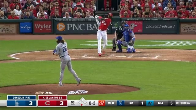 A 112-mph double for Elly De La Cruz's first big league hit!