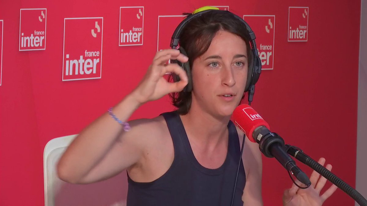 "Je trouve intéressant de raconter des personnages féminins pas forcément monolithiques, pas forcément positifs, faits d'aspérités, très libres." Agnès Hurstel, humoriste et actrice, présente la saison 2 de sa série, "Jeune et Golri". #le7930inter