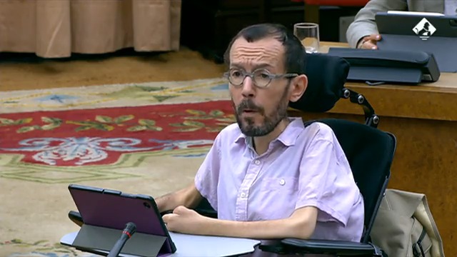 "Si de verdad queremos acabar con el problema de la sequía y garantizar el agua para nuestro sector primario autóctono, hay que ser contundentes con los que llevan a cabo este tipo de prácticas extractivas". 🎥 Pablo Echenique