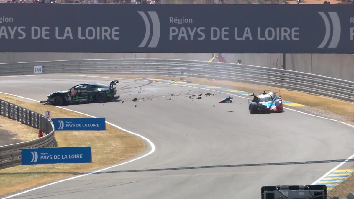 🔴 Red flag: collision between D’station Racing and TOWER MOTORSPORTS. Everyone is ok ✅ #LeMansCentenary #WEC