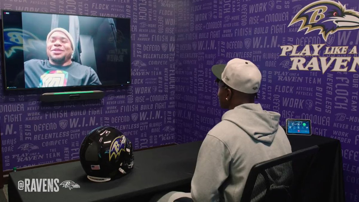 "I got one requirement for you man." The legend Steve Smith Sr. had to catch up with zay flowers 💜