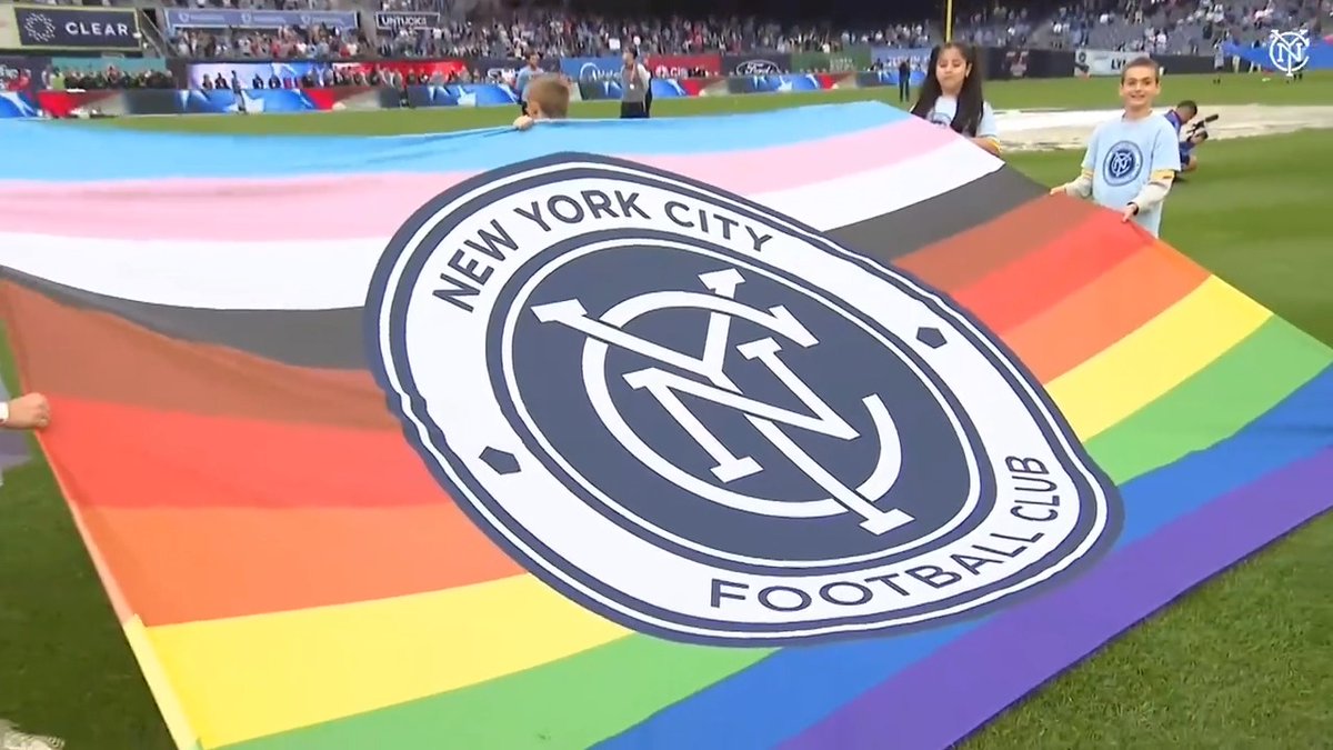 YAAASSSSS 💙🏳️‍🌈🏳️‍⚧️ Jan Sport 💜's Pride Day performance (and outfit) was outstanding 🗣️🎶 #DaleNewYork