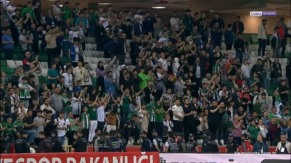 👏 Taraftarlar, küme düşen B. Giresunspor takımına alkışlarıyla moral verdi... | #SporTotoSüperLig