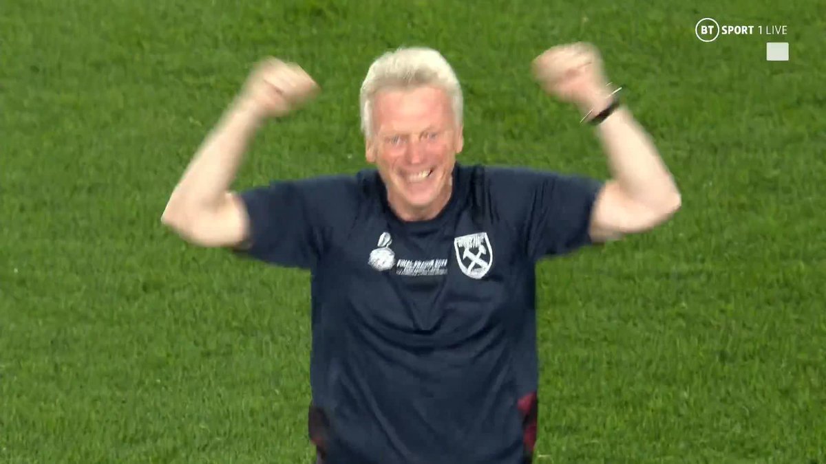 FT: Fiorentina 1-2 West Ham Huge scenes at full time as the West Ham players and fans take the roof off with the celebrations!! 🥳 #UECLfinal