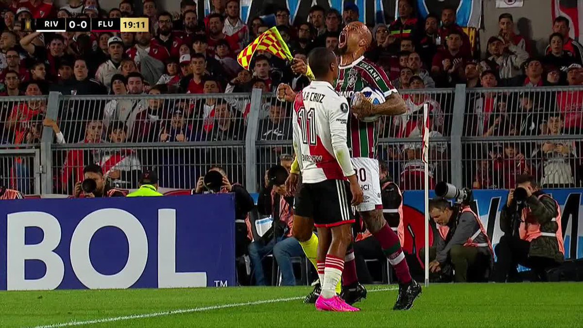 Es un cabeza de tacho ajajajaja