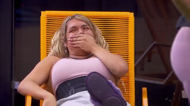 la wendy fue a hacer tele, descansar y hecharse un taco de ojo, una reina jajahshajjaja ya q gane porfavor