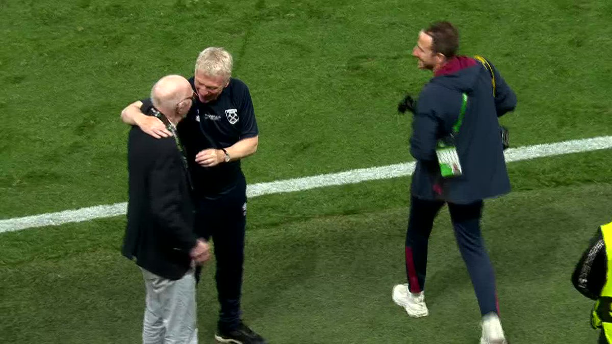 I’ve only just seen this clip of David Moyes and his Dad. You’d have to be dead inside not to smile at that. His old man is 87 and it’s Moyes’ first ever major trophy. Lovely stuff.